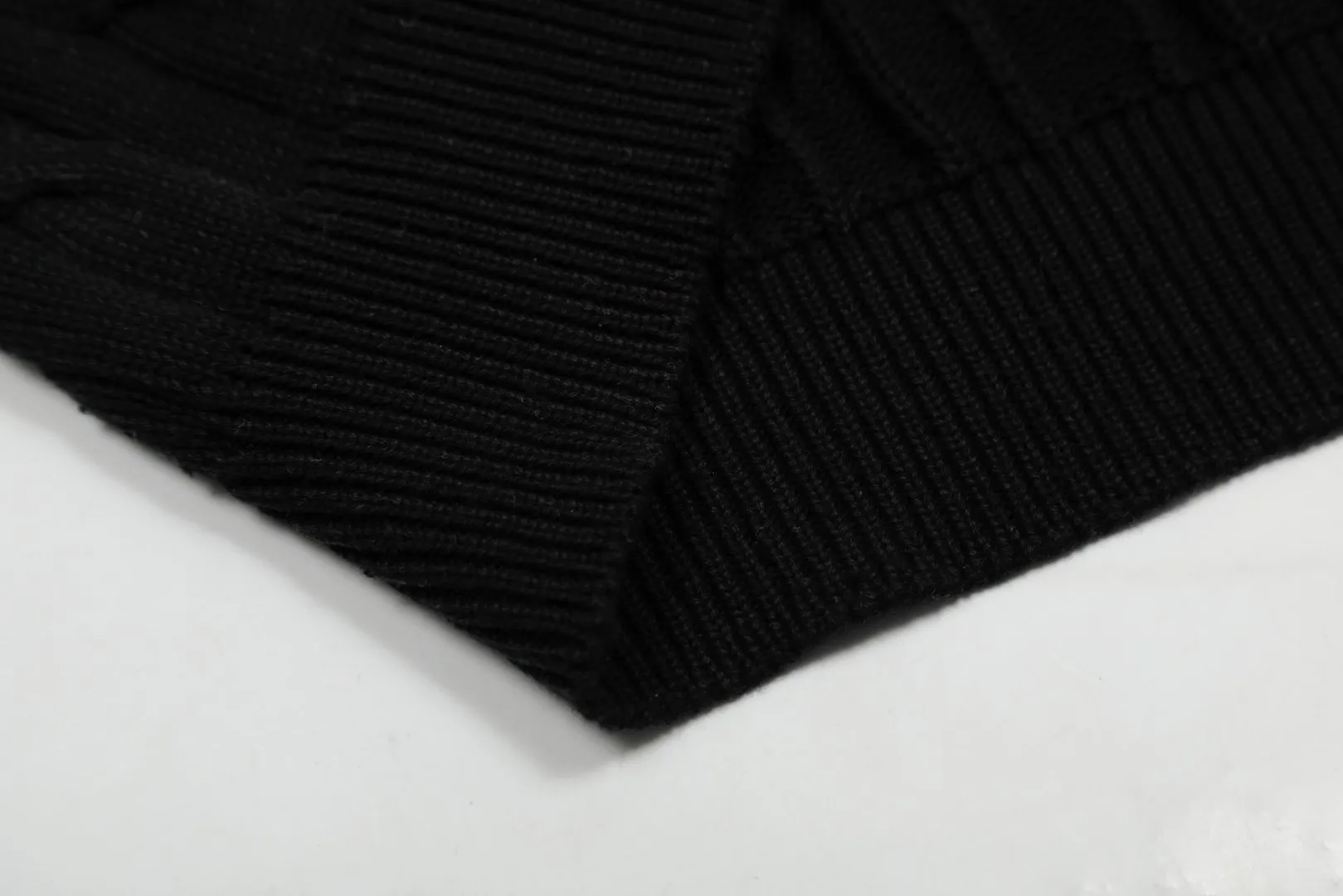 🅿️170 "Top quality" Style number: DS052# (not off the shelves all year round) [Ralph Lauren men's round neck solid color pony embroidered logo knitted short sleeves] ✅Ralph Lauren classic basic versatile men's knitted short sleeves for all seasons ✅Main supply platform live broadcast Wholesale entities Replenish when out of stock Not off the shelves ✅ZP quality 1:1 version Scan the code to enter the GF website Counter quality ✅Detailed quality The only one in Guangzhou Imported high-quality cotton yarn, focusing on high-end, cost-effective, good quality needless to say ✅The version is restored to the original order, the maximum size can be worn up to 200 pounds, loose, comfortable and stress-free ✅The upper body is simple and easy to match, a must-have for men ootd. Good-looking clothes are never picky. A must-have recommendation for men's wardrobe. Size: S-XL Color: Black White Gray Khaki Navy Blue Gentleman Lake Blue
